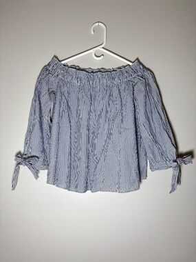 American Eagle Outfitters Gray/White Pinstripe 3/4 sleeve top